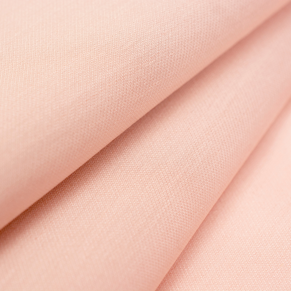 Tkanina Teneryfa to elegancka mieszanka wiskozy z dodatkiem lnu, wyróżniająca się subtelnym, delikatnie melanżowym wykończeniem.