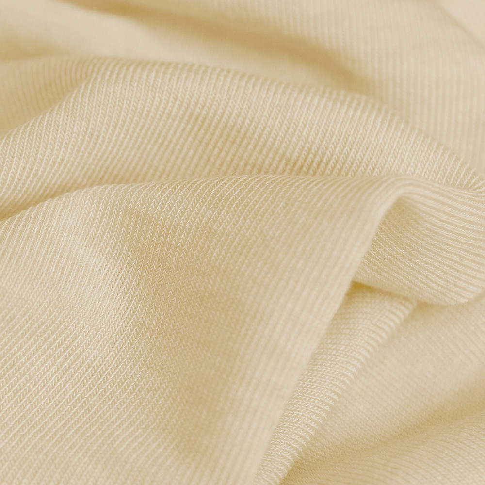 Dzianina Tencel Wool to lekki, miękki w dotyku materiał o niskiej gramaturze, który zapewnia wyjątkowy komfort noszenia.