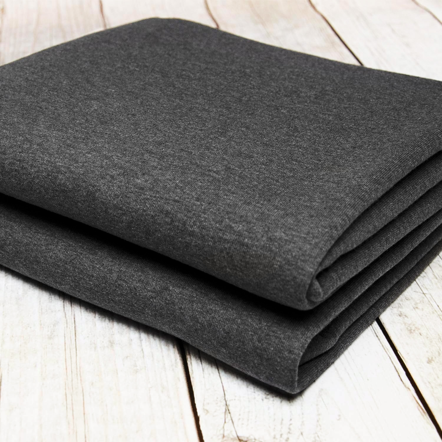 Dzianina dresowa – Baja, to miękka i bardzo przyjemna w dotyku dzianina o wysokiej gramaturze.