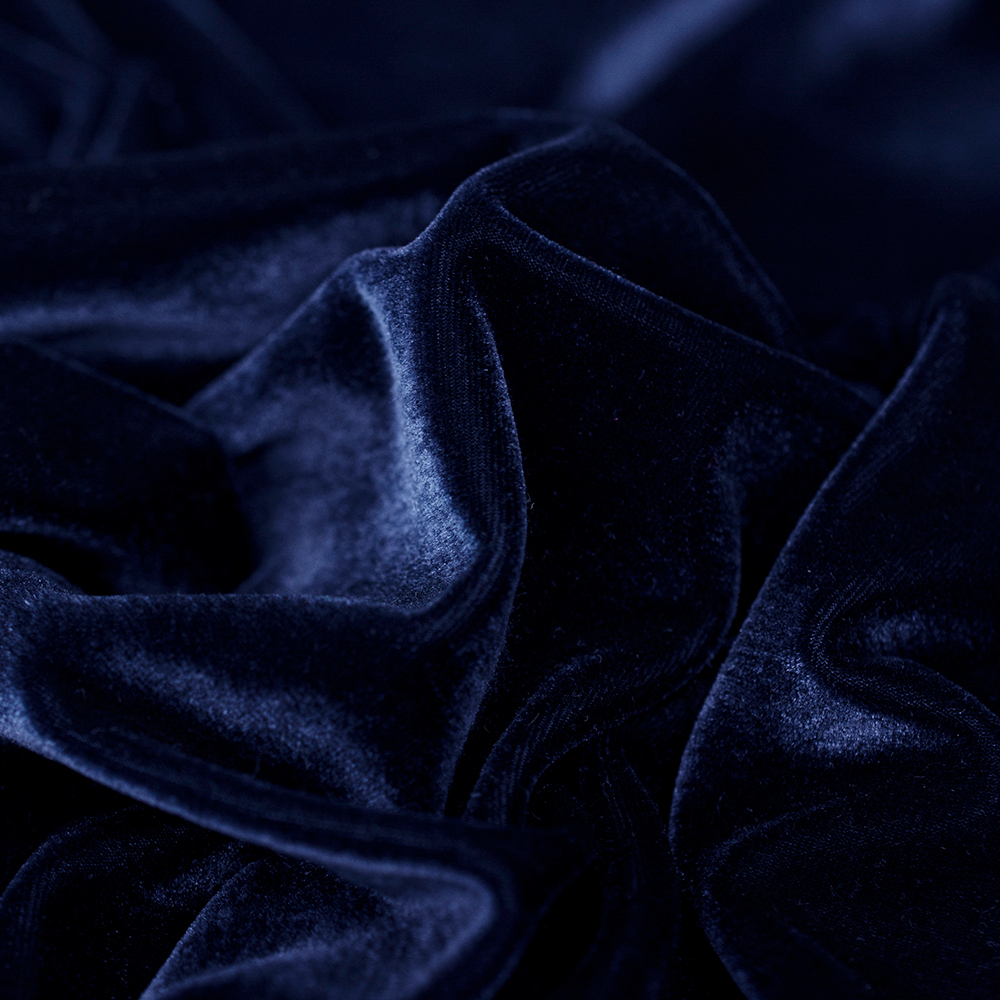 Welurowa Dzianina Kuba – doskonała na wszelkiego rodzaju kreacje wieczorowe czy wizytowe.