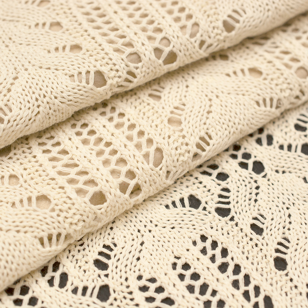 Bawełniana dzianina swetrowa w jednolitym kolorze świetnie sprawdzi się wiosenną porą.