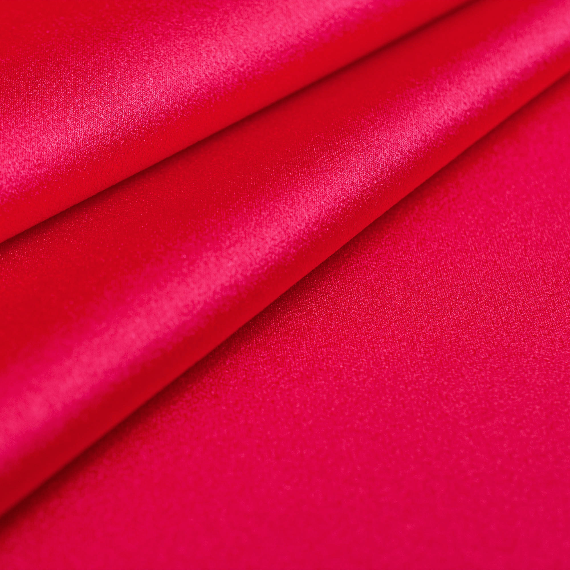 Satyna Cabernet, miękka tkanina o aksamitnym dotyku.