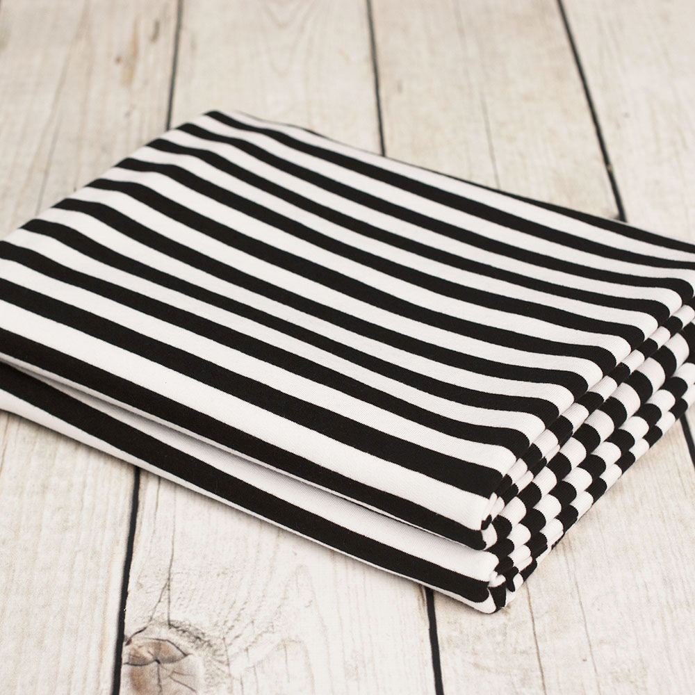 Bawełniana dzianina dresowa o spodzie pętelkowym w bardzo modnym w tym sezonie wzorze w paski.