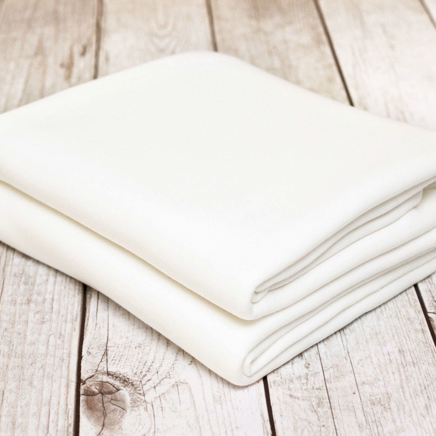 Dzianina dresowa – Baja, to miękka i bardzo przyjemna w dotyku dzianina o wysokiej gramaturze.