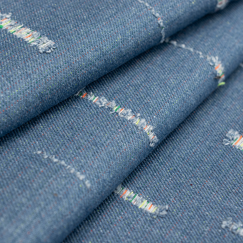 Jeans Arte to wyjątkowa tkanina o miękkiej, przyjemnej w dotyku fakturze, która od razu przyciąga uwagę swoim niezwykłym urokiem.