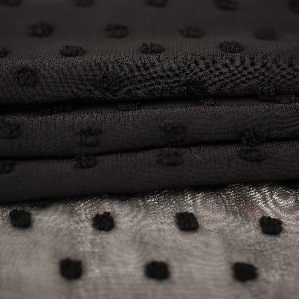 Szyfon haftowany z wzorem w kropki to lekka, transparentna tkanina o wyjątkowej delikatności i elegancji.