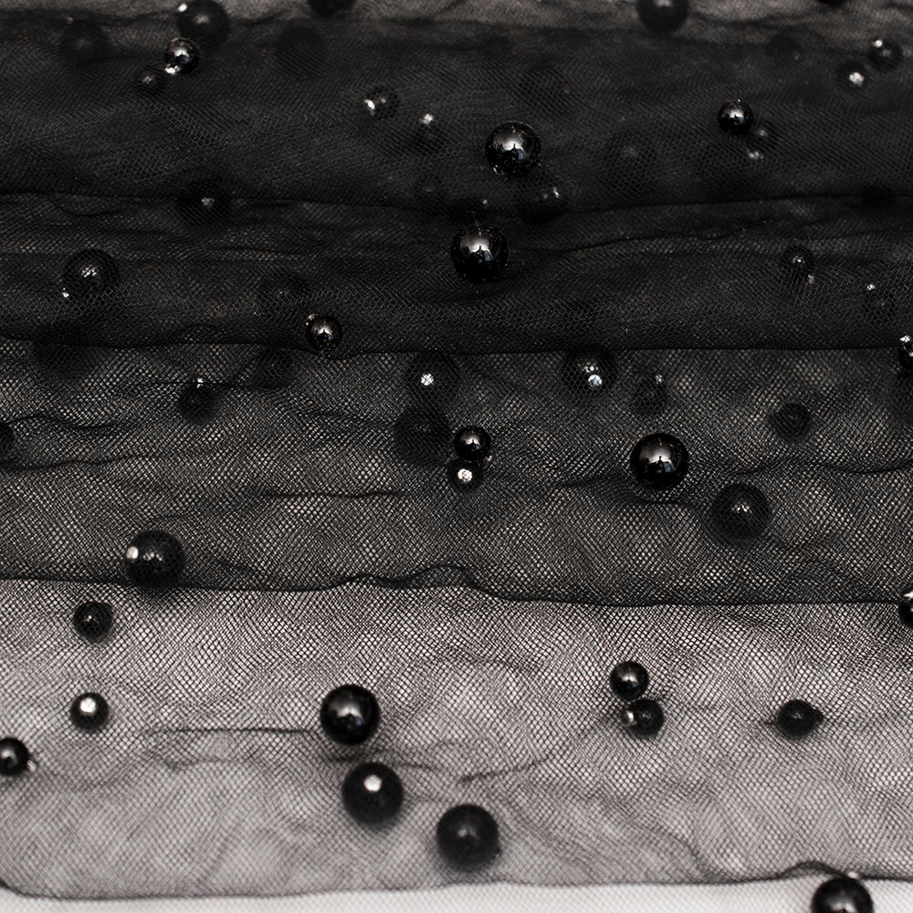 Tiul perełka, delikatna tkanina w formie siateczki.