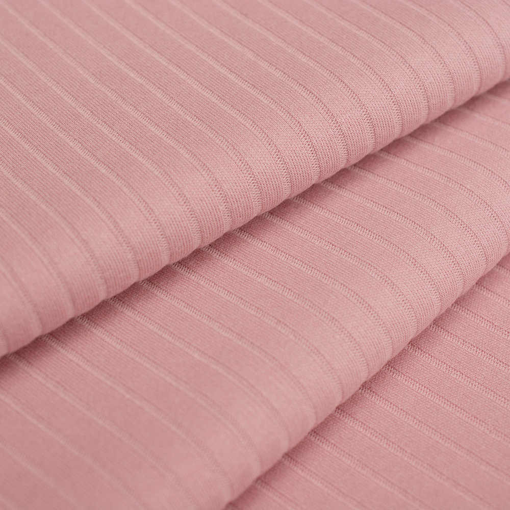 Dzianina RIB to bawełniana dzianina o charakterystycznej fakturze wąskiego prążka, wykonana z naturalnych włókien.