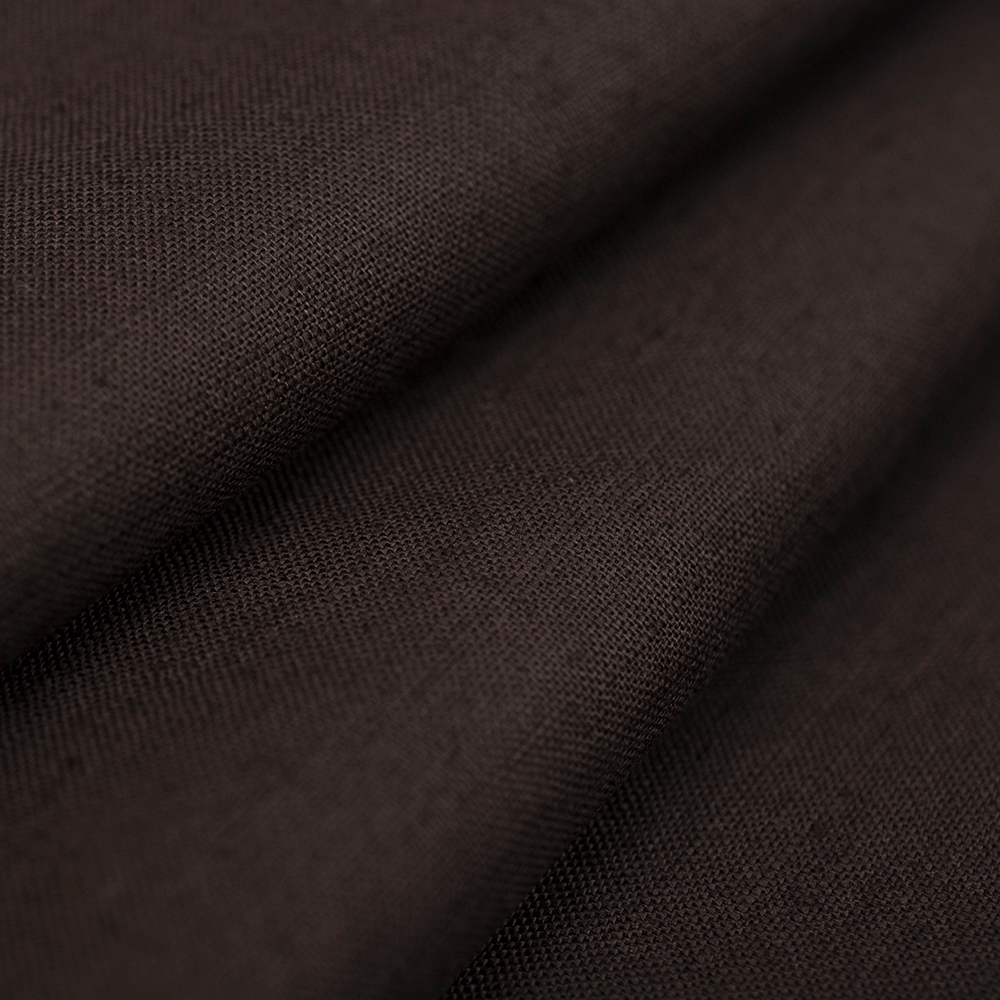 Len Malta to tkanina powstała z połączenia bawełny i lnu, wyróżniająca się wyraźnym splotem oraz naturalnym, miękkim dotykiem.