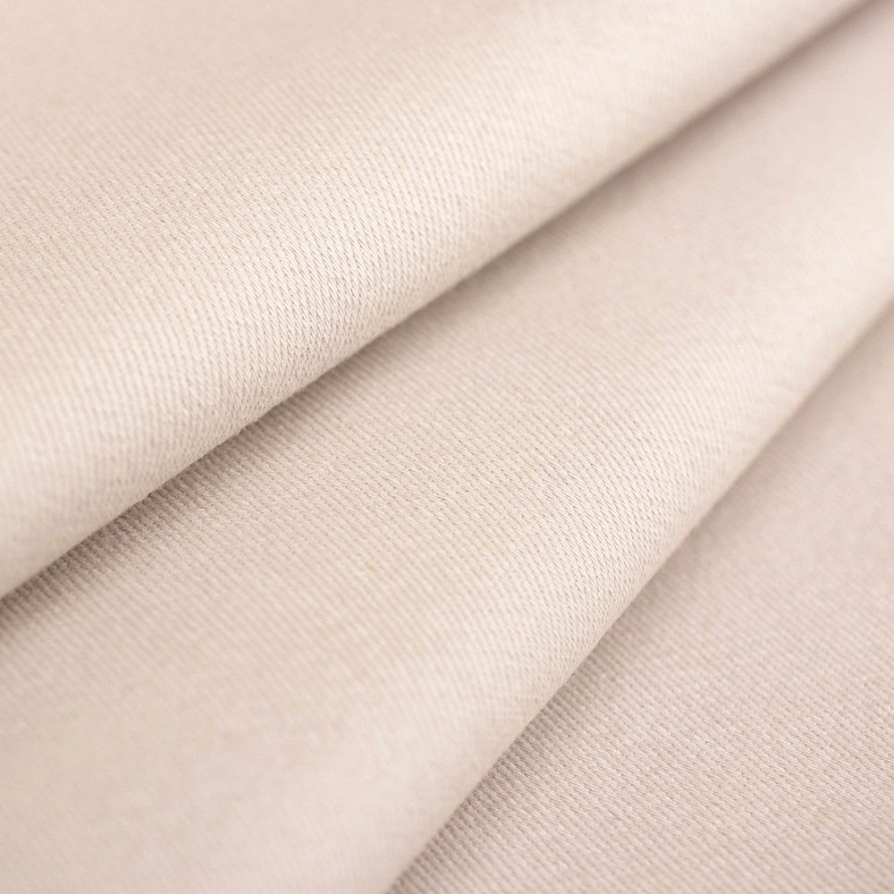 Jeans Prime to wysokiej jakości bawełniana tkanina jeansowa o klasycznym wyglądzie i nowoczesnym komforcie.