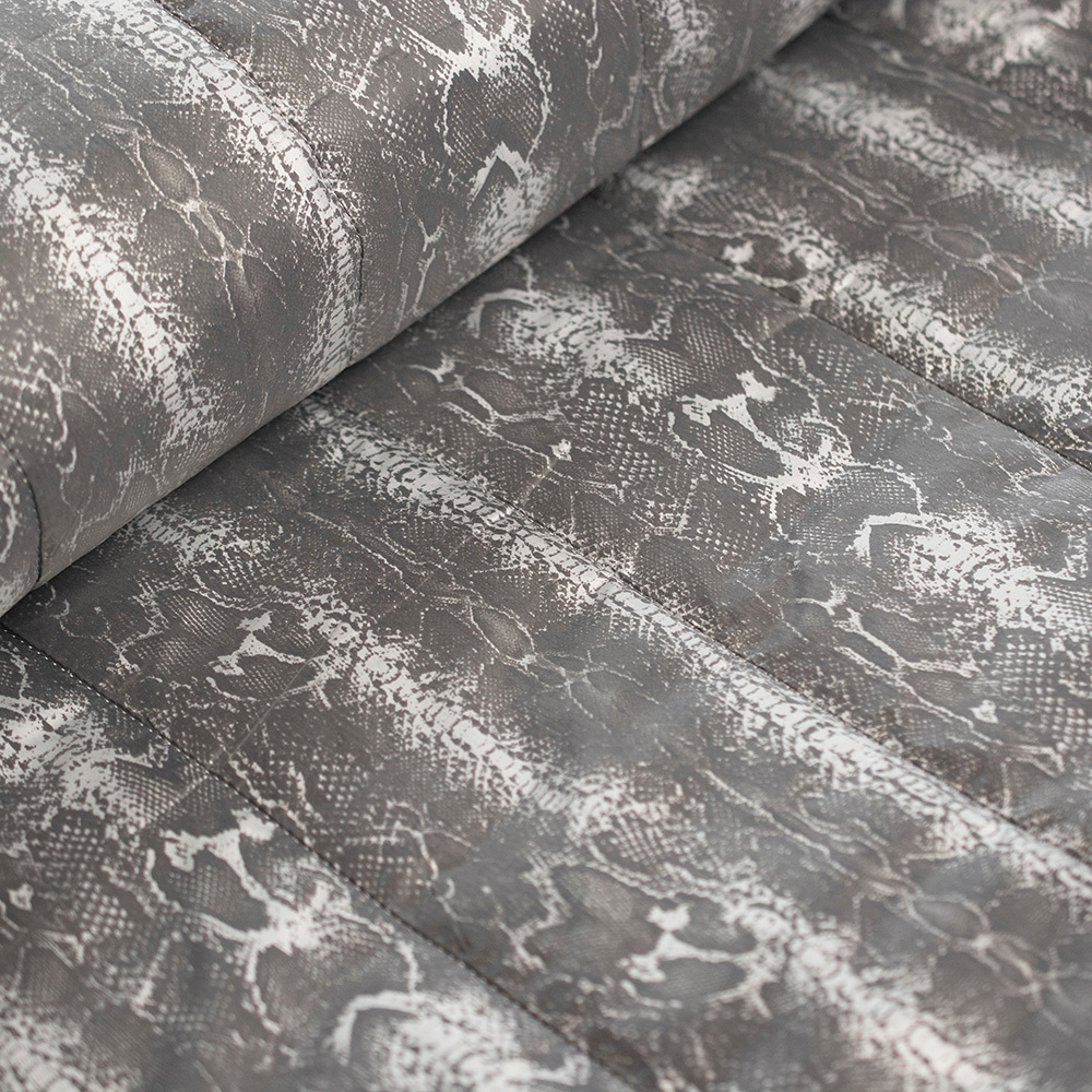 Pikowana tkanina w modnym wzorze z motywem zwierzęcym.