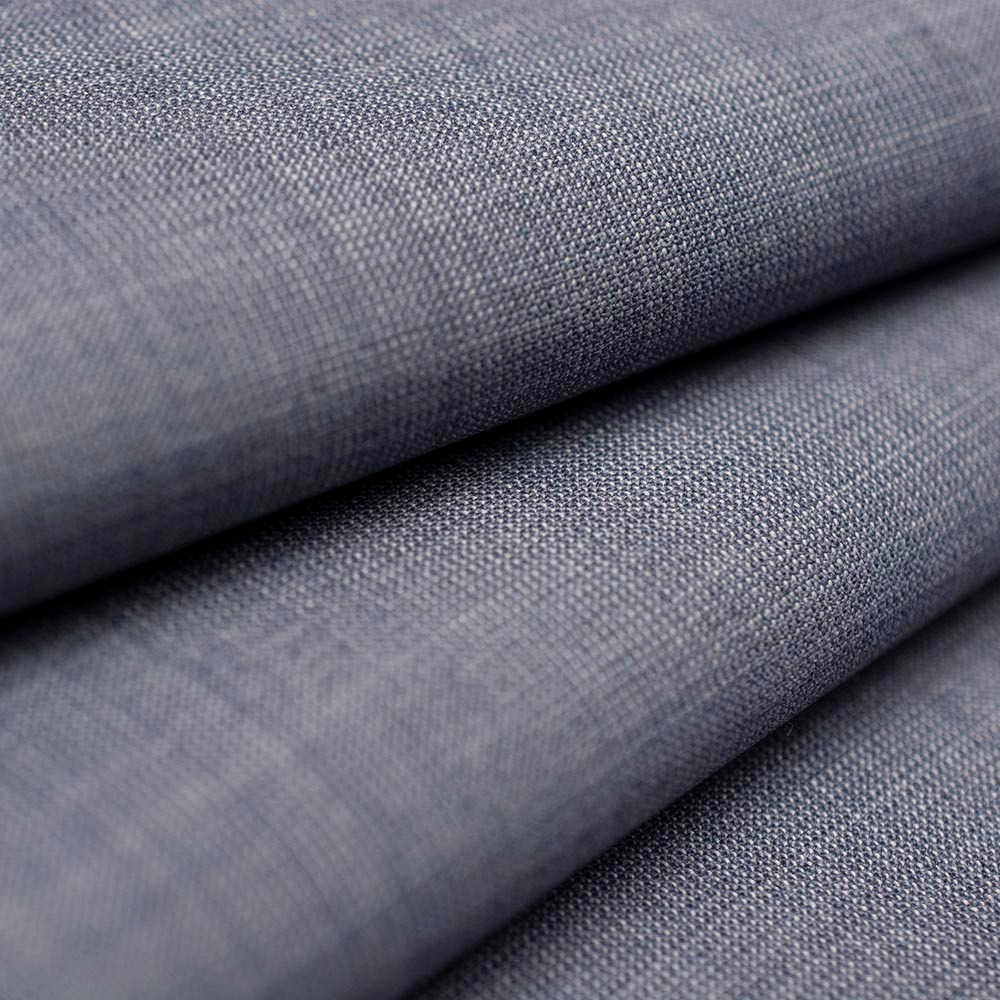 Elegancka tkanina o bardzo wysokiej jakości, która łączy miękkość, przewiewność i subtelny komfort.