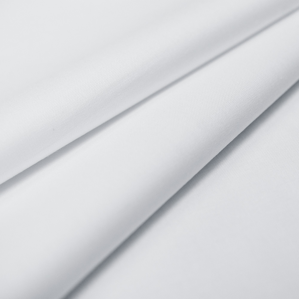 Tkanina bawełniana o splocie płóciennym, wyprodukowana w Polsce.