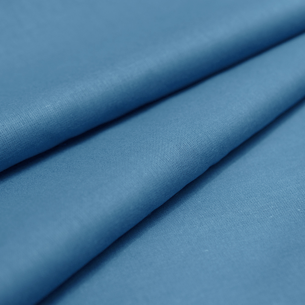 Tkanina bawełniana o splocie płóciennym, wyprodukowana w Polsce.