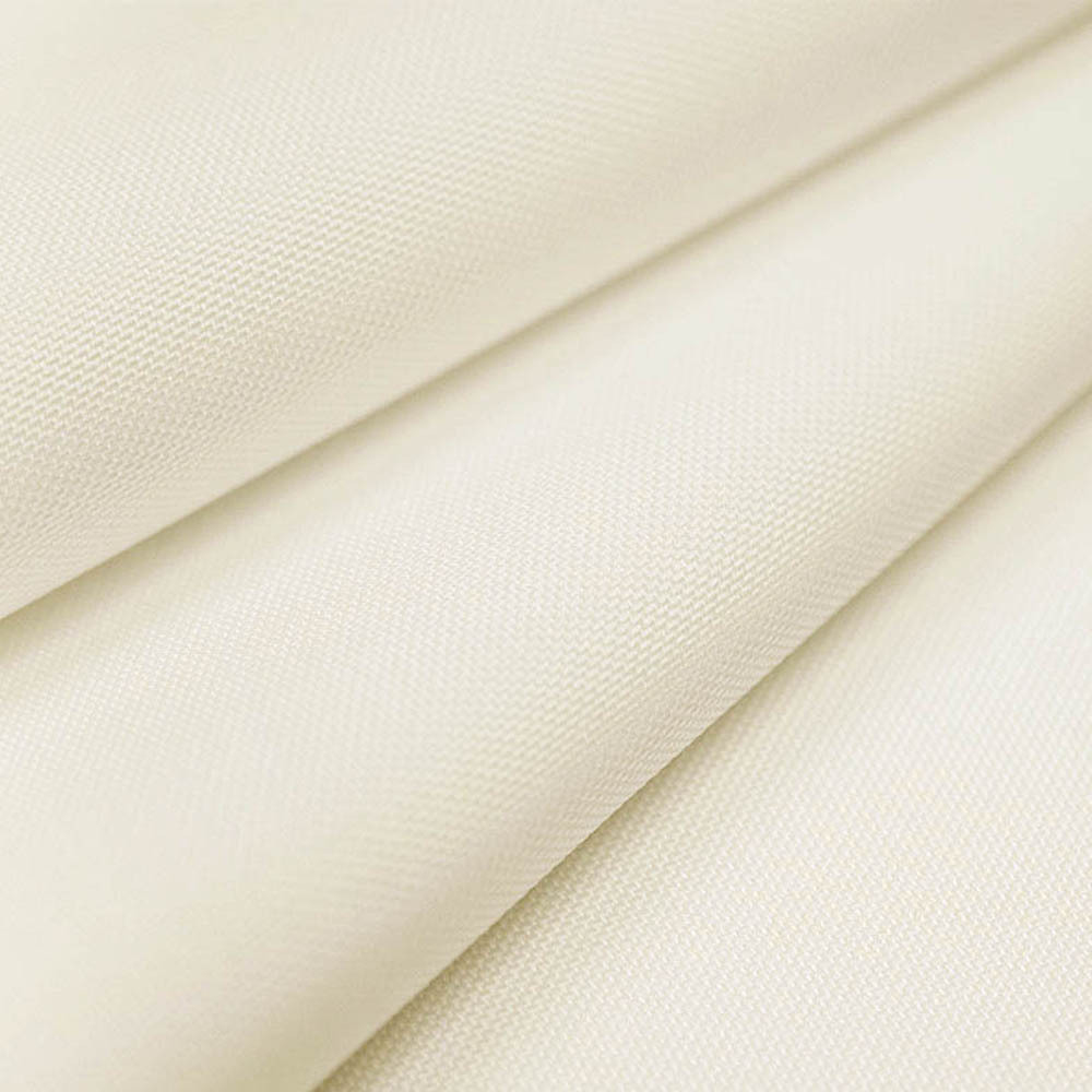 Obrusowa tkanina o wyraźnym splocie, w kolorze białym.