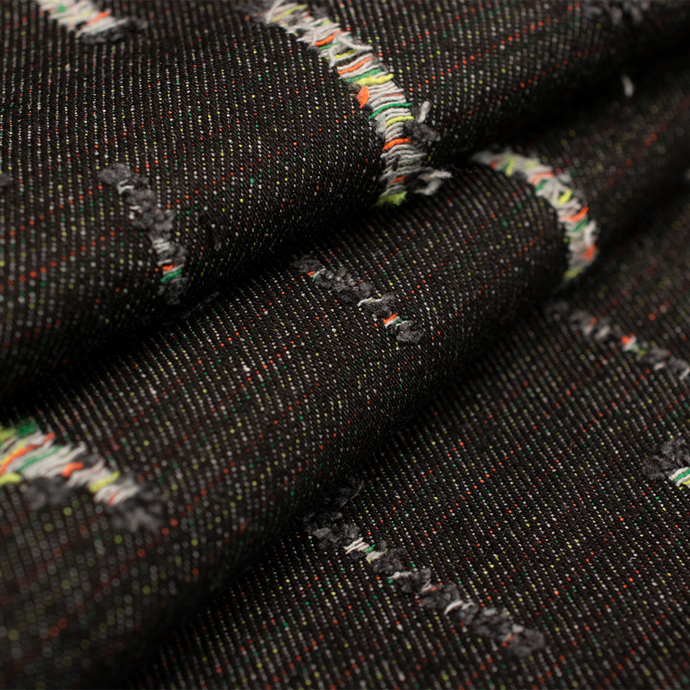 Jeans Arte to wyjątkowa tkanina o miękkiej, przyjemnej w dotyku fakturze, która od razu przyciąga uwagę swoim niezwykłym urokiem.