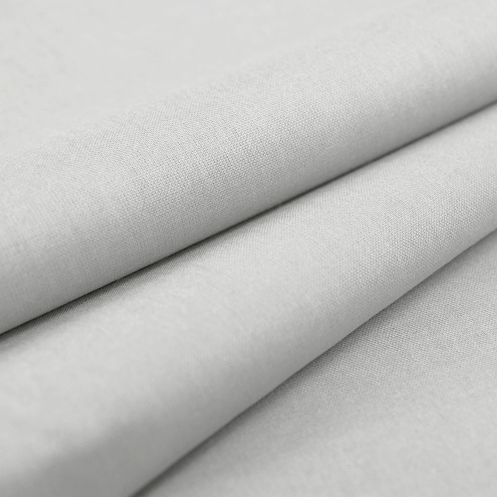 Tkanina bawełniana o splocie płóciennym, wyprodukowana w Polsce.