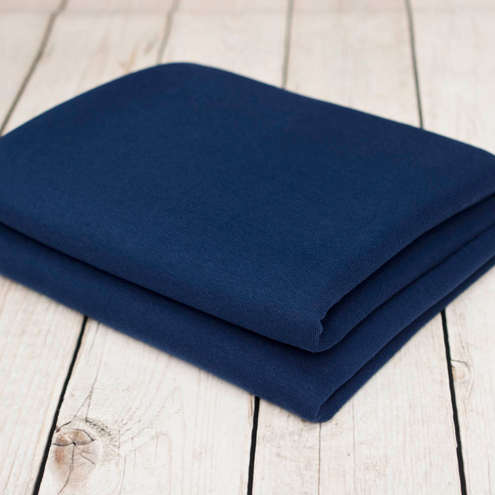 Dzianina dresowa – Baja, to miękka i bardzo przyjemna w dotyku dzianina o wysokiej gramaturze.