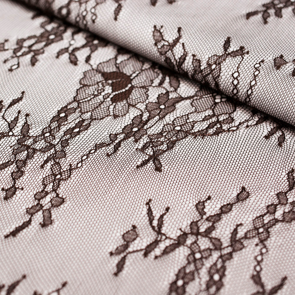 Koronka Floris to delikatna i lekka tkanina z subtelnym motywem kwiatowym.