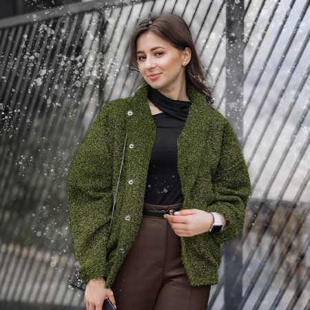 Dzianina Bucle Welur to dwustronny materiał, który świetnie sprawdzi się w sezonie jesienno-zimowym.