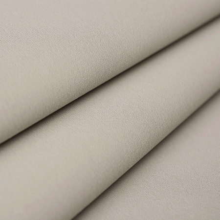 Tkanina Cristal to doskonale nam znana odmiana Marchiano Original o uszlachetnionym składzie i splocie, pochodząca z produkcji indonezyjskiej.