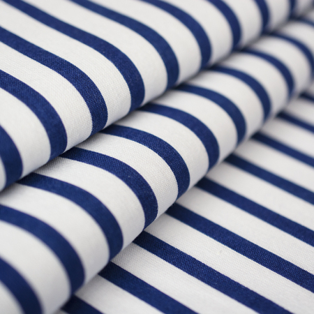 Tkanina bawełniana o splocie płóciennym, wyprodukowana w Polsce.