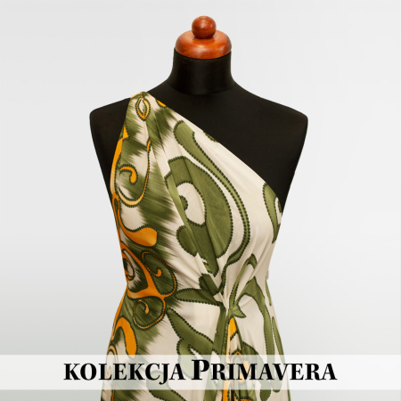 Tkanina z 100% wiskozy to lekki, miękki materiał, który pięknie układa się na sylwetce, tworząc naturalne fałdy i swobodny ruch.