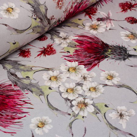 Wzorzysta tkanina dekoracyjna w elegancki&nbsp;kwiatowy&nbsp;wzór.