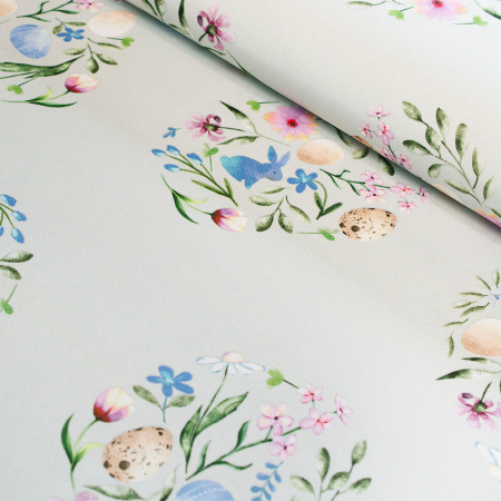 Wzorzysta tkanina dekoracyjna wykonana z włókien syntetycznych.