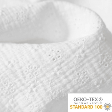 Haftowany muślin – bardzo przyjemna w dotyku tkanina, lekka o niskiej gramaturze.