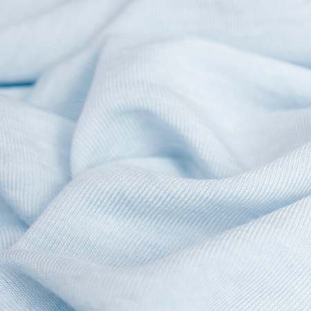 Dzianina Tencel Wool to lekki, miękki w dotyku materiał o niskiej gramaturze, który zapewnia wyjątkowy komfort noszenia.