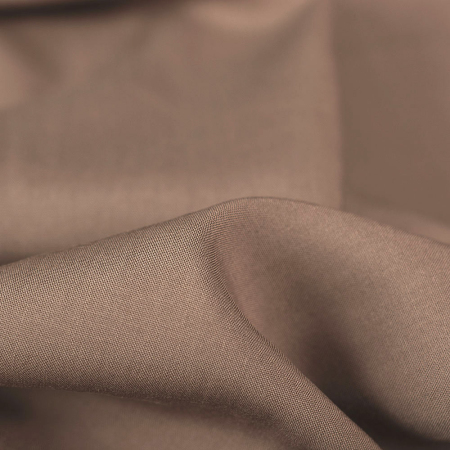 Tkanina wiskozowa o splocie płóciennym, wykonana z wysokiej jakości włókien.