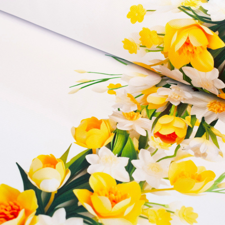 Wzorzysta tkanina dekoracyjna wykonana z włókien syntetycznych.