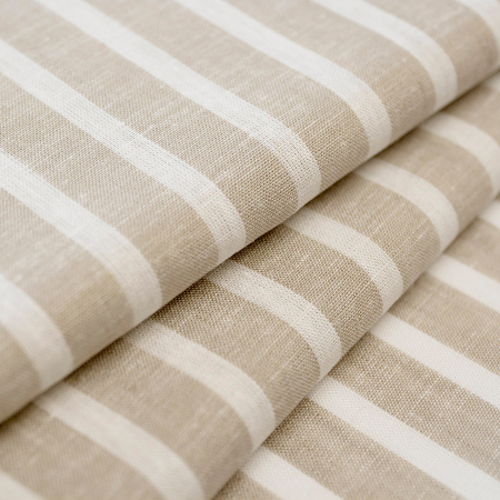 Tkanina z mieszanki lnu i wiskozy to materiał o miękkim chwycie i wyraźnie naturalnej, delikatnie lnianej fakturze.