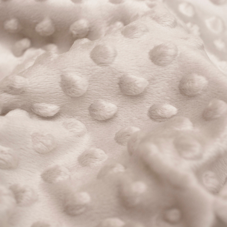 Minky Welur Kropki to bardzo popularna dzianina szczególnie wśród wyrobów dla dzieci.