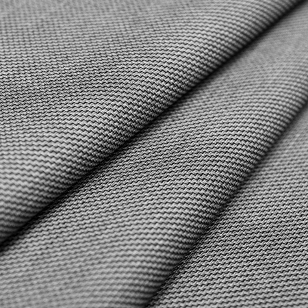 Elegancka tkanina o bardzo wysokiej jakości, która łączy miękkość, przewiewność i subtelny komfort.