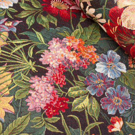 Tkanina gobelinowa to dekoracyjny materiał o gęstym splocie, który wyróżnia się eleganckimi, często artystycznymi wzorami.