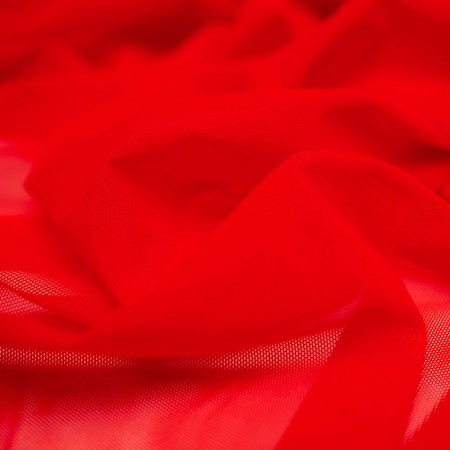 Siatka elastyczna NYLON jest bardziej zwiewna i delikatnie mniej elastyczna w porównaniu do siatki elastycznej Classic.