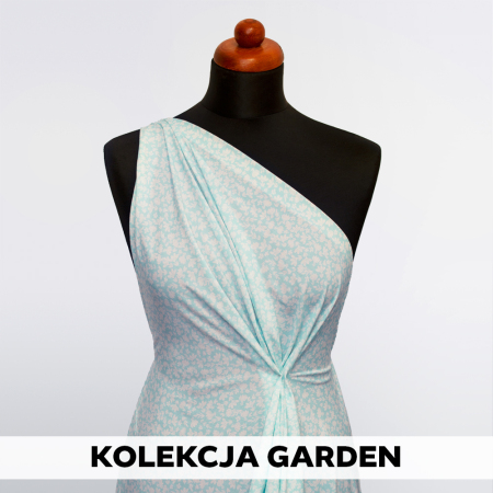 Tkanina z 100% wiskozy to lekki, miękki materiał, który pięknie układa się na sylwetce, tworząc naturalne fałdy i swobodny ruch.