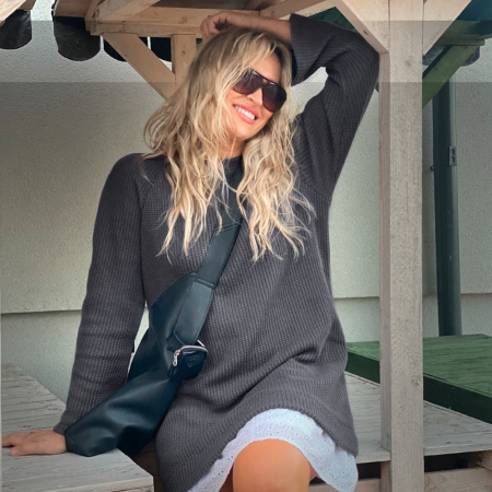 Bawełniana dzianina swetrowa w jednolitym kolorze, świetnie sprawdzi się jesienną porą.