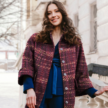 Tkanina Chanel o niepowtarzalnym, oryginalnym deseniu emanuje elegancją i wyrafinowanym stylem.