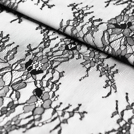 Koronka Floris to delikatna i lekka tkanina z subtelnym motywem kwiatowym.