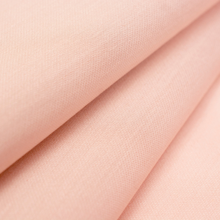 Tkanina Teneryfa to elegancka mieszanka wiskozy z dodatkiem lnu, wyróżniająca się subtelnym, delikatnie melanżowym wykończeniem.