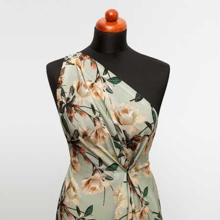 Tkanina z połączenia lnu i tencelu czerpie z obu włókien to, co najlepsze, ale to właśnie len nadaje jej wyjątkowy, naturalny charakter.