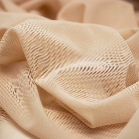Siatka elastyczna NYLON jest bardziej zwiewna i delikatnie mniej elastyczna w porównaniu do siatki elastycznej Classic.