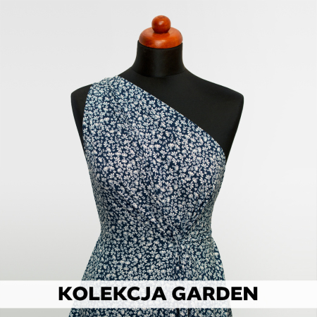 Tkanina z 100% wiskozy to lekki, miękki materiał, który pięknie układa się na sylwetce, tworząc naturalne fałdy i swobodny ruch.