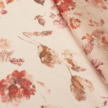 Tencel Capri to ekskluzywna tkanina, która łączy w sobie piękno i praktyczność na najwyższym poziomie.