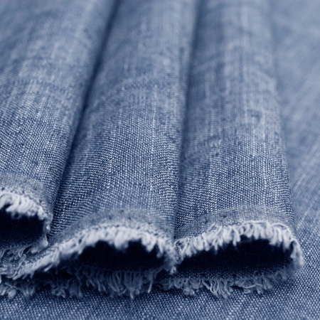 Tkanina lniana, znana także jako len denim, to wyjątkowy materiał wykonany z połączenia lnu i wiskozy.
