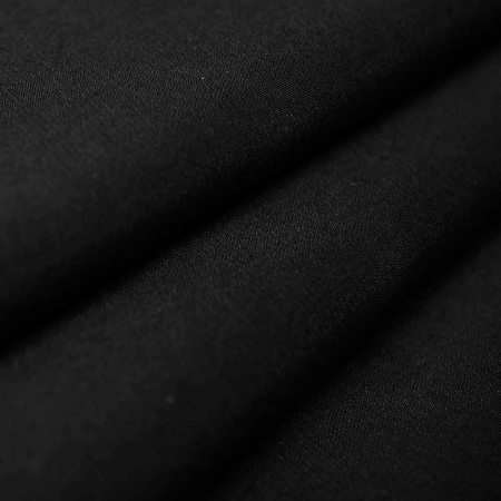 Tencel Capri to ekskluzywna tkanina, która łączy w sobie piękno i praktyczność na najwyższym poziomie.