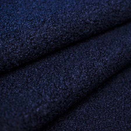 Dzianina Bucle Welur to dwustronny materiał, który świetnie sprawdzi się w sezonie jesienno-zimowym.